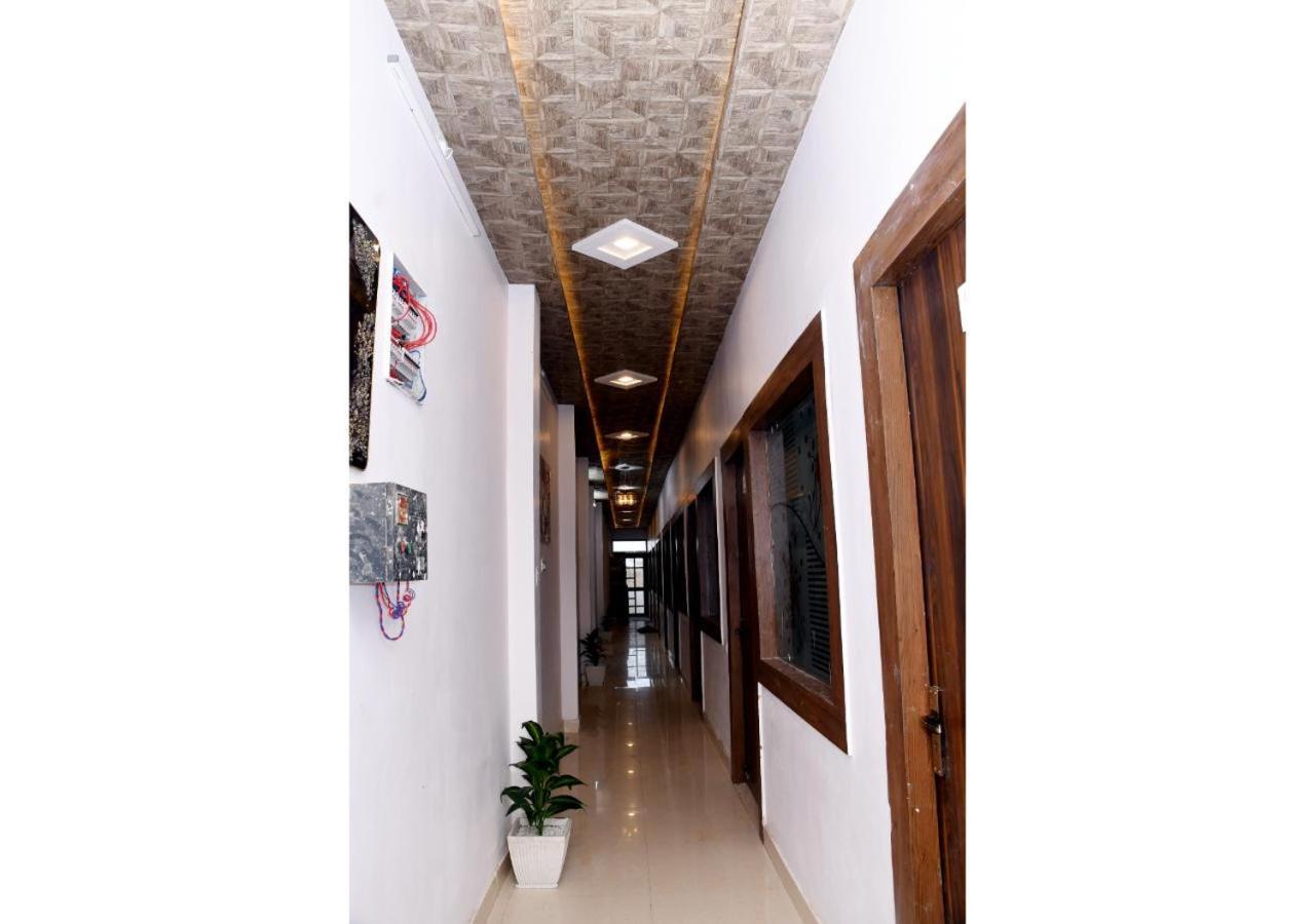 Tirupati Balaji Inn Bageshwar Dham Basāri المظهر الخارجي الصورة