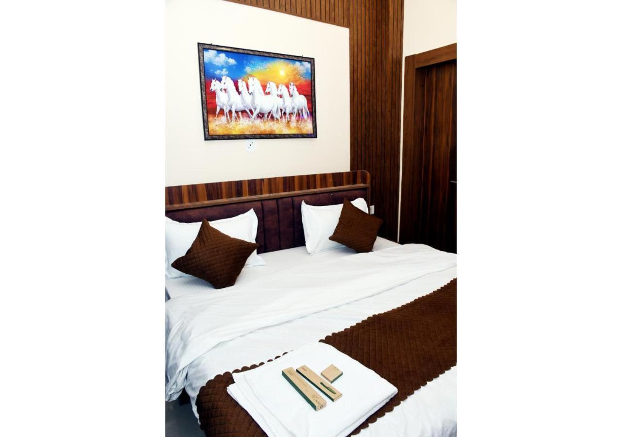 Tirupati Balaji Inn Bageshwar Dham Basāri المظهر الخارجي الصورة