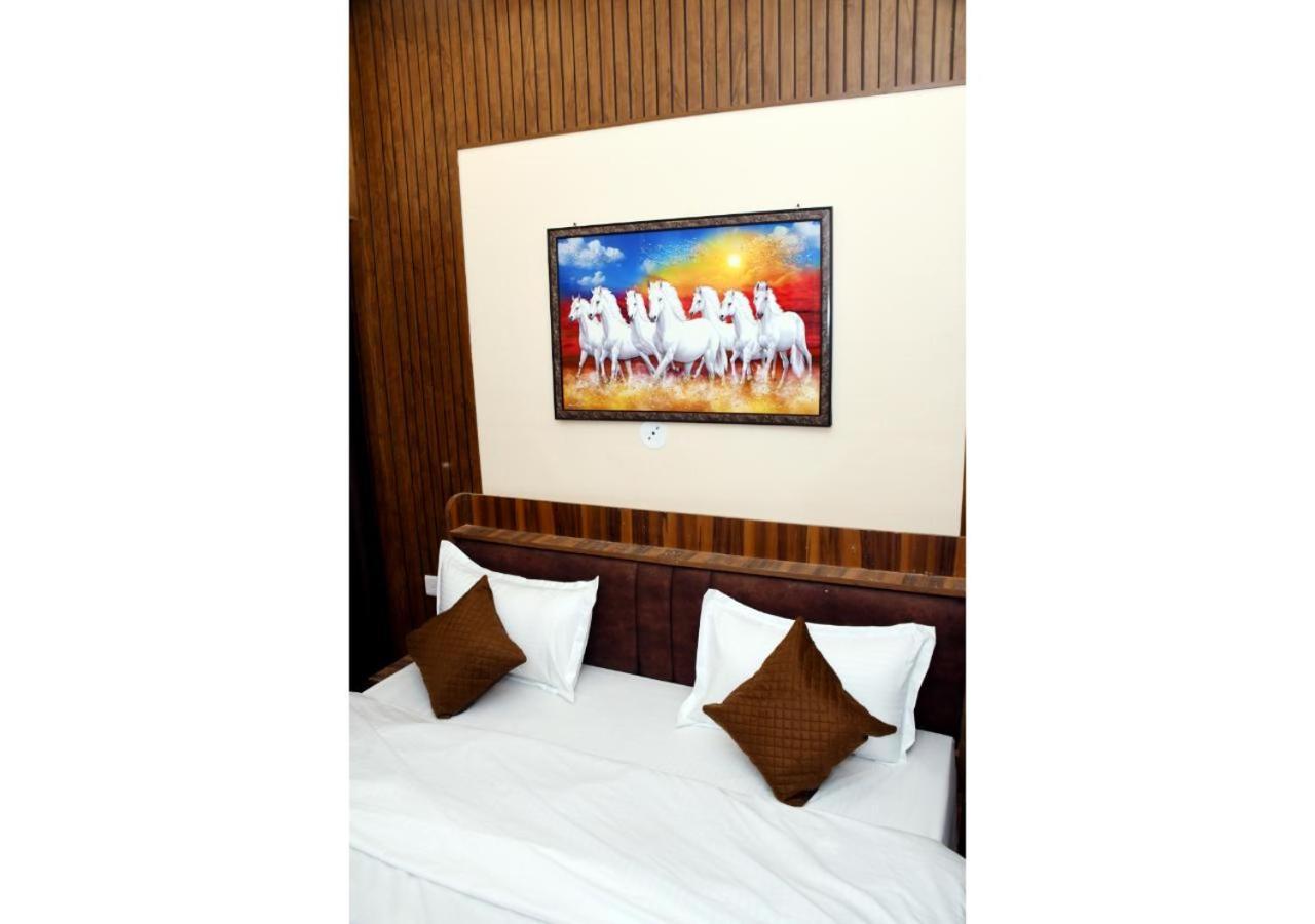 Tirupati Balaji Inn Bageshwar Dham Basāri المظهر الخارجي الصورة